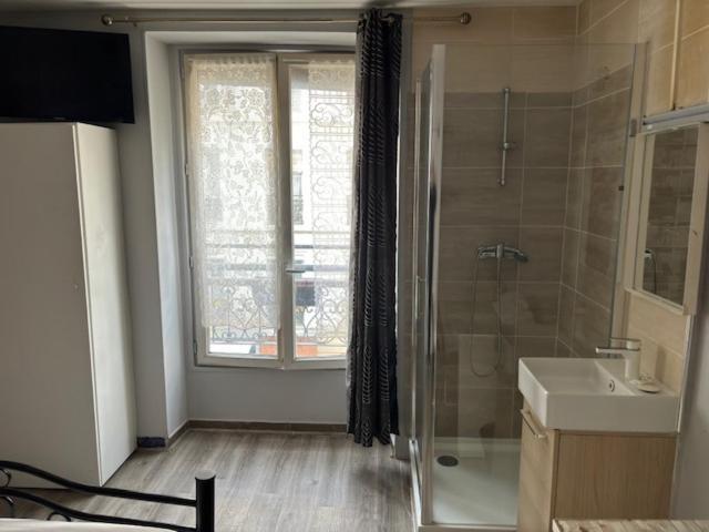 Hotel Du Chateau Parigi Esterno foto